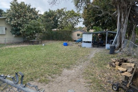 Купить коммерческую недвижимость в Майами, Флорида 130.43м2, № 2044039 - фото 13