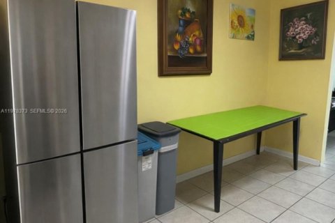 Купить коммерческую недвижимость в Майами, Флорида 130.43м2, № 2044039 - фото 4