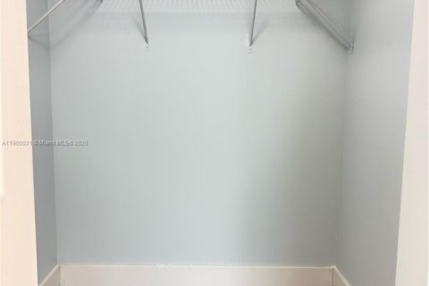 Copropriété à louer à Miami, Floride: 2 chambres, 57.97 m2 № 2018975 - photo 4