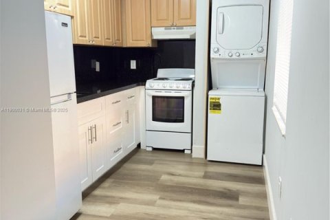 Copropriété à louer à Miami, Floride: 2 chambres, 57.97 m2 № 2018975 - photo 2