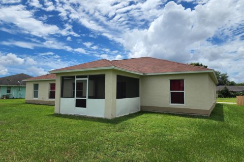 House in Port St. Lucie, Florida 3 bedrooms, 189.52 sq.m. № 2191637 - photo 2
