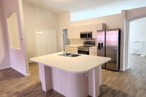 House in Port St. Lucie, Florida 3 bedrooms, 189.52 sq.m. № 2191637 - photo 3