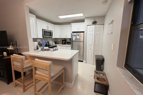 Copropriété à louer à Miami, Floride: 2 chambres, 93.37 m2 № 2046343 - photo 4
