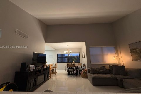Copropriété à louer à Miami, Floride: 2 chambres, 93.37 m2 № 2046343 - photo 2