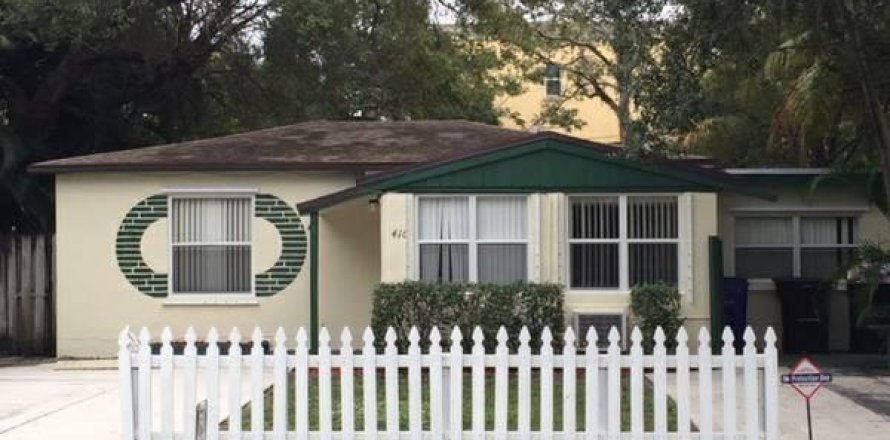 House in Fort Lauderdale, Florida 2 bedrooms, 78.97 sq.m. № 2083592