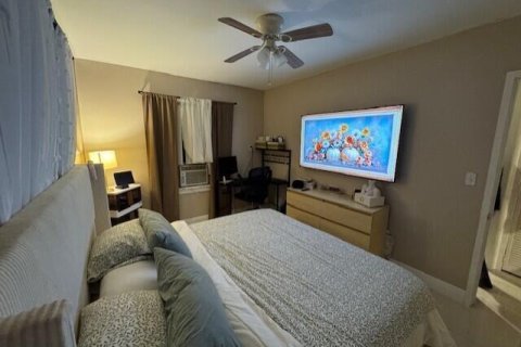 House in Fort Lauderdale, Florida 2 bedrooms, 78.97 sq.m. № 2083592 - photo 2