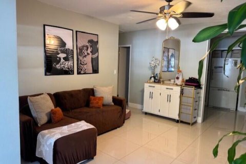 House in Fort Lauderdale, Florida 2 bedrooms, 78.97 sq.m. № 2083592 - photo 3
