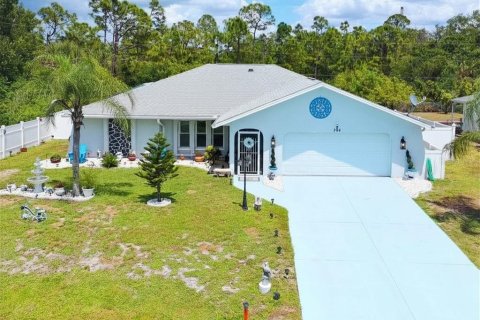 House in Port Charlotte, Florida 3 bedrooms, 162.49 sq.m. № 2117444