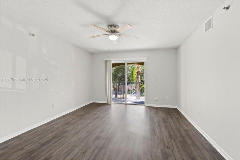 Снять в аренду кондоминиум в Коконат Крик, Флорида 2 спальни, 104.98м2, № 1949094 - фото 6