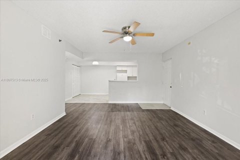 Снять в аренду кондоминиум в Коконат Крик, Флорида 2 спальни, 104.98м2, № 1949094 - фото 7