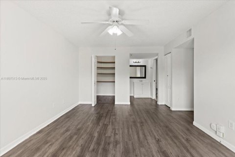 Снять в аренду кондоминиум в Коконат Крик, Флорида 2 спальни, 104.98м2, № 1949094 - фото 16