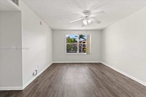 Снять в аренду кондоминиум в Коконат Крик, Флорида 2 спальни, 104.98м2, № 1949094 - фото 15