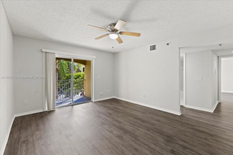 Снять в аренду кондоминиум в Коконат Крик, Флорида 2 спальни, 104.98м2, № 1949094 - фото 5