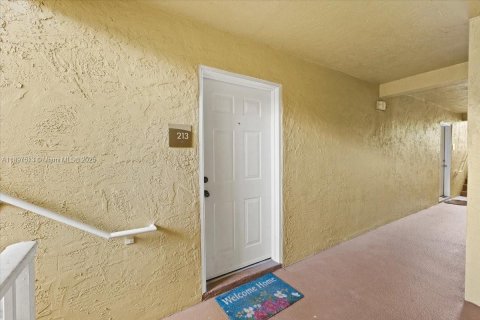 Снять в аренду кондоминиум в Коконат Крик, Флорида 2 спальни, 104.98м2, № 1949094 - фото 3