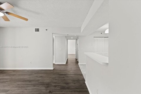 Снять в аренду кондоминиум в Коконат Крик, Флорида 2 спальни, 104.98м2, № 1949094 - фото 4