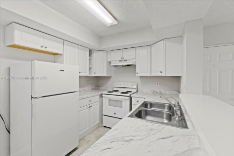 Снять в аренду кондоминиум в Коконат Крик, Флорида 2 спальни, 104.98м2, № 1949094 - фото 9