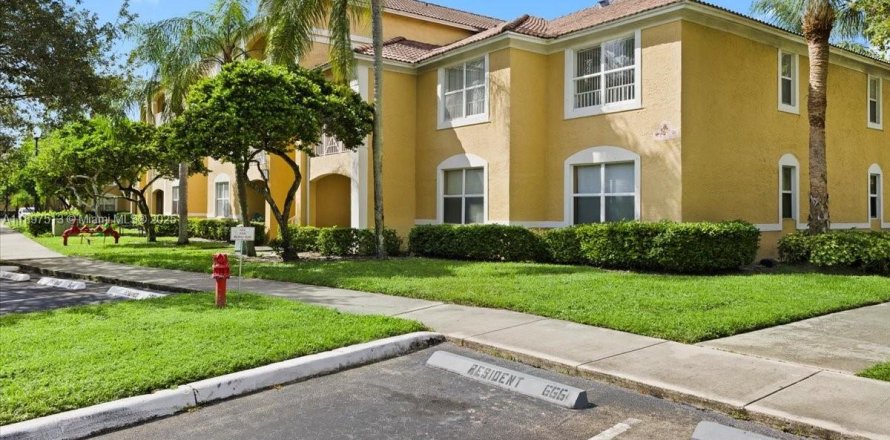 Кондоминиум с 2 спальнями в Коконат Крик, Флорида № 1949094