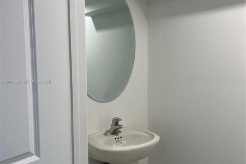 Townhouse in Homestead, Florida 3 bedrooms, 133.97 sq.m. № 2254226 - photo 8