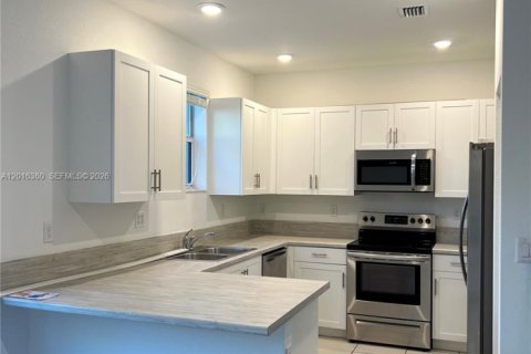 Townhouse in Homestead, Florida 3 bedrooms, 133.97 sq.m. № 2254226 - photo 4