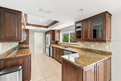 Villa ou maison à vendre à Tampa, Floride: 5 chambres, 231.7 m2 № 2431057 - photo 16