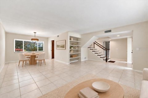 Villa ou maison à vendre à Tampa, Floride: 5 chambres, 231.7 m2 № 2431057 - photo 10