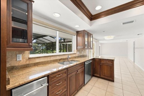 Villa ou maison à vendre à Tampa, Floride: 5 chambres, 231.7 m2 № 2431057 - photo 18