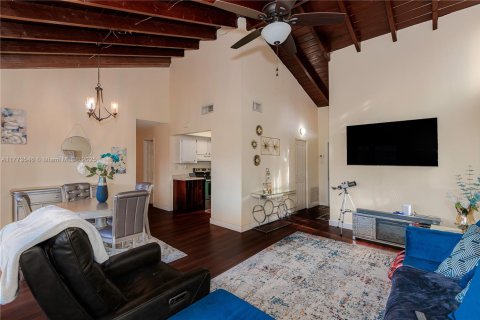 Townhouse in Miramar, Florida 3 bedrooms, 111.48 sq.m. № 1861751 - photo 4