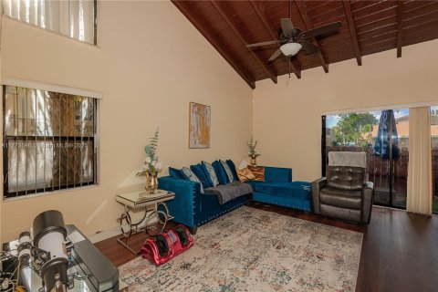 Townhouse in Miramar, Florida 3 bedrooms, 111.48 sq.m. № 1861751 - photo 2