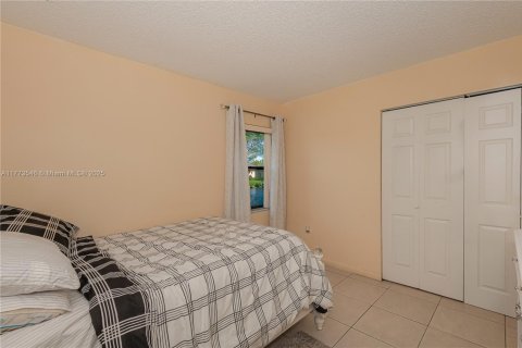 Townhouse in Miramar, Florida 3 bedrooms, 111.48 sq.m. № 1861751 - photo 18