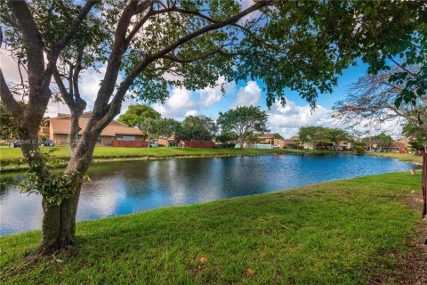 Townhouse in Miramar, Florida 3 bedrooms, 111.48 sq.m. № 1861751 - photo 27