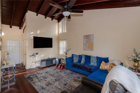 Townhouse in Miramar, Florida 3 bedrooms, 111.48 sq.m. № 1861751 - photo 3