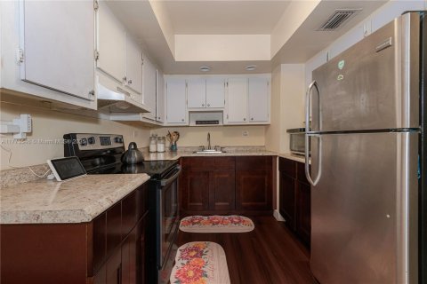 Townhouse in Miramar, Florida 3 bedrooms, 111.48 sq.m. № 1861751 - photo 12