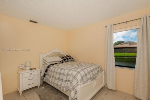 Townhouse in Miramar, Florida 3 bedrooms, 111.48 sq.m. № 1861751 - photo 19