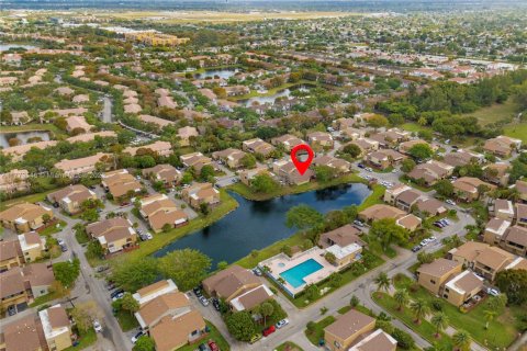 Townhouse in Miramar, Florida 3 bedrooms, 111.48 sq.m. № 1861751 - photo 30
