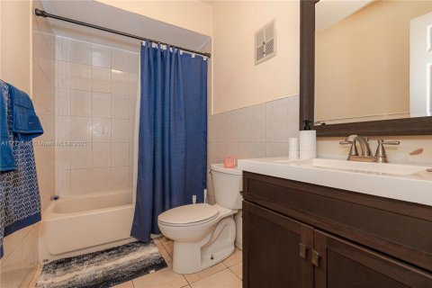 Townhouse in Miramar, Florida 3 bedrooms, 111.48 sq.m. № 1861751 - photo 14