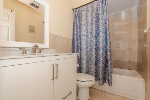 Townhouse in Miramar, Florida 3 bedrooms, 111.48 sq.m. № 1861751 - photo 24