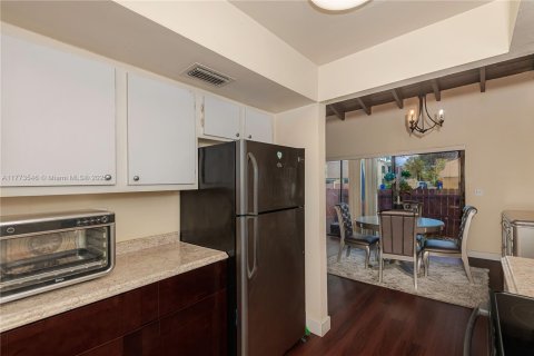 Townhouse in Miramar, Florida 3 bedrooms, 111.48 sq.m. № 1861751 - photo 10