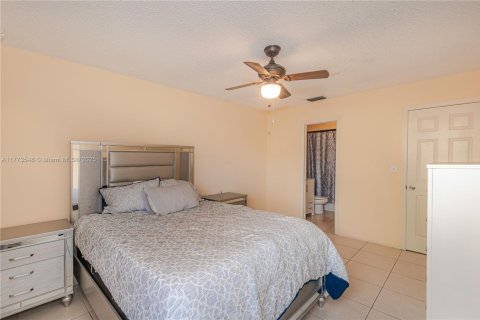 Townhouse in Miramar, Florida 3 bedrooms, 111.48 sq.m. № 1861751 - photo 22