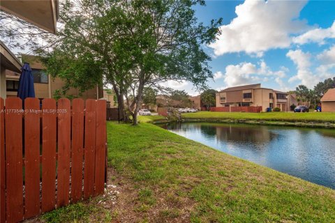 Townhouse in Miramar, Florida 3 bedrooms, 111.48 sq.m. № 1861751 - photo 26