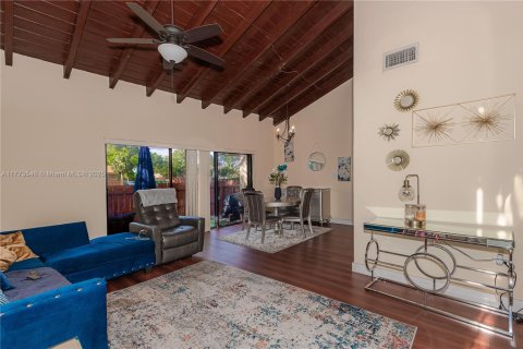 Townhouse in Miramar, Florida 3 bedrooms, 111.48 sq.m. № 1861751 - photo 5