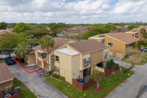 Townhouse in Miramar, Florida 3 bedrooms, 111.48 sq.m. № 1861751 - photo 28