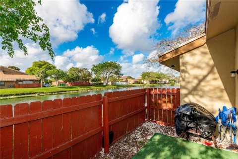 Townhouse in Miramar, Florida 3 bedrooms, 111.48 sq.m. № 1861751 - photo 25
