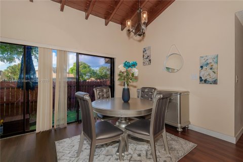 Townhouse in Miramar, Florida 3 bedrooms, 111.48 sq.m. № 1861751 - photo 7