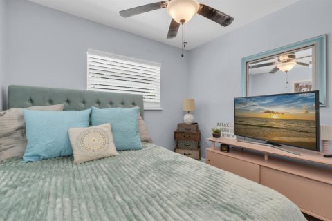 Condo in Saint Pete Beach, Florida, 2 bedrooms  № 2378043 - photo 20
