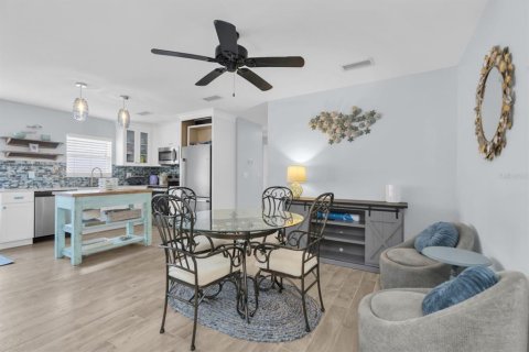 Condo in Saint Pete Beach, Florida, 2 bedrooms  № 2378043 - photo 6