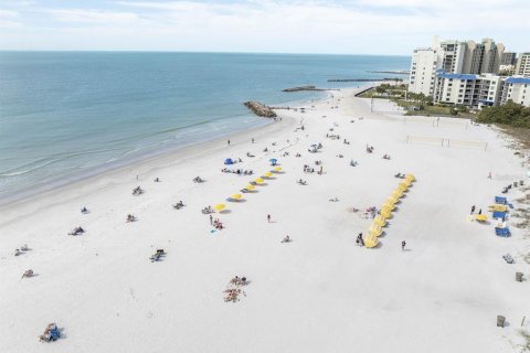 Condo in Saint Pete Beach, Florida, 2 bedrooms  № 2378043 - photo 25