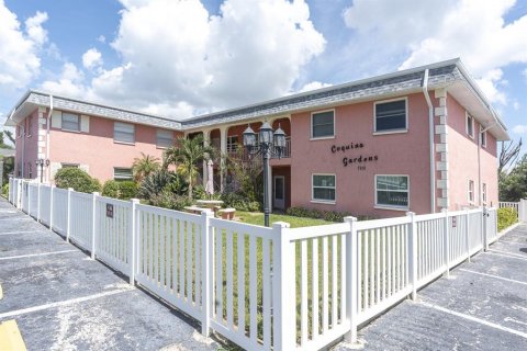 Condo in Saint Pete Beach, Florida, 2 bedrooms  № 2378043 - photo 24