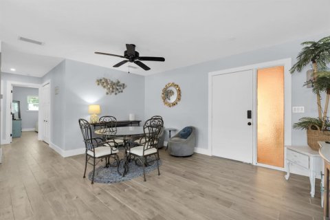 Condo in Saint Pete Beach, Florida, 2 bedrooms  № 2378043 - photo 4
