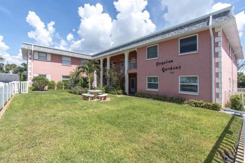 Condo in Saint Pete Beach, Florida, 2 bedrooms  № 2378043 - photo 23