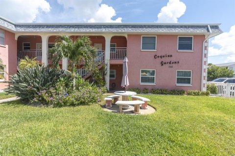 Condo in Saint Pete Beach, Florida, 2 bedrooms  № 2378043